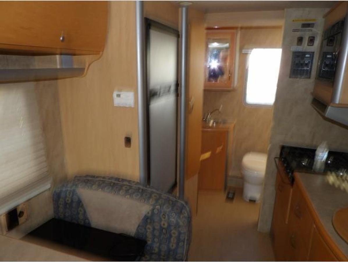 Used Used 2007 Winnebago Outlook 19rb