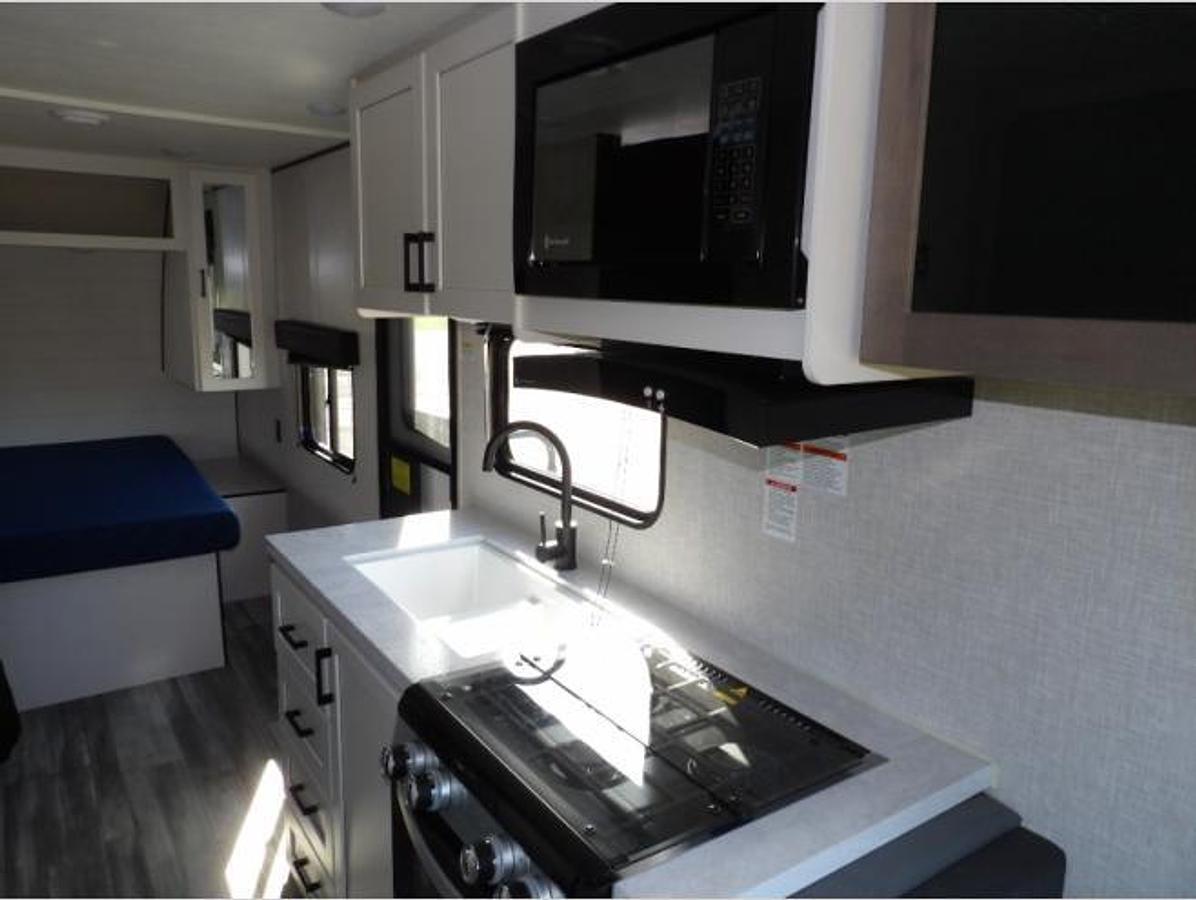 Used Used 2025 Jayco Jay Flight SLX 210QB