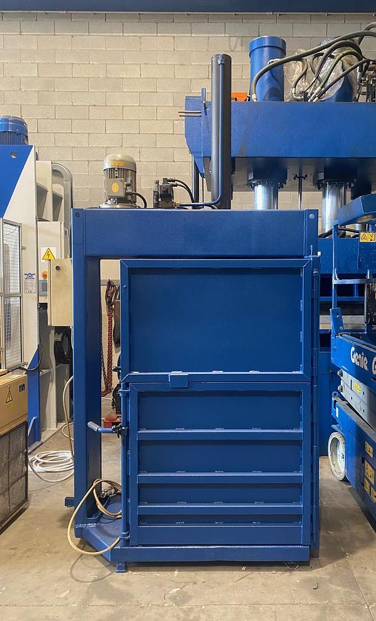 Ricondizionato PRESSA COMPATTATRICE