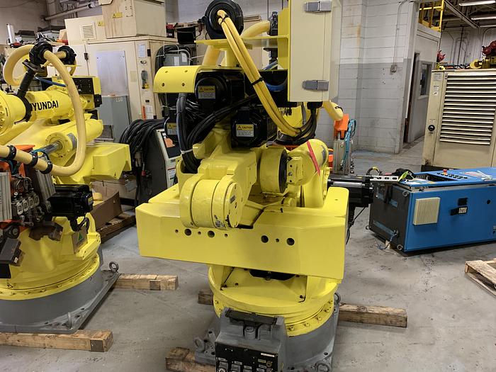 Used HYUNDIA MODEL HX400 400KG X 2573MM H REACH WITH Hi5-N80U CONTROLLER