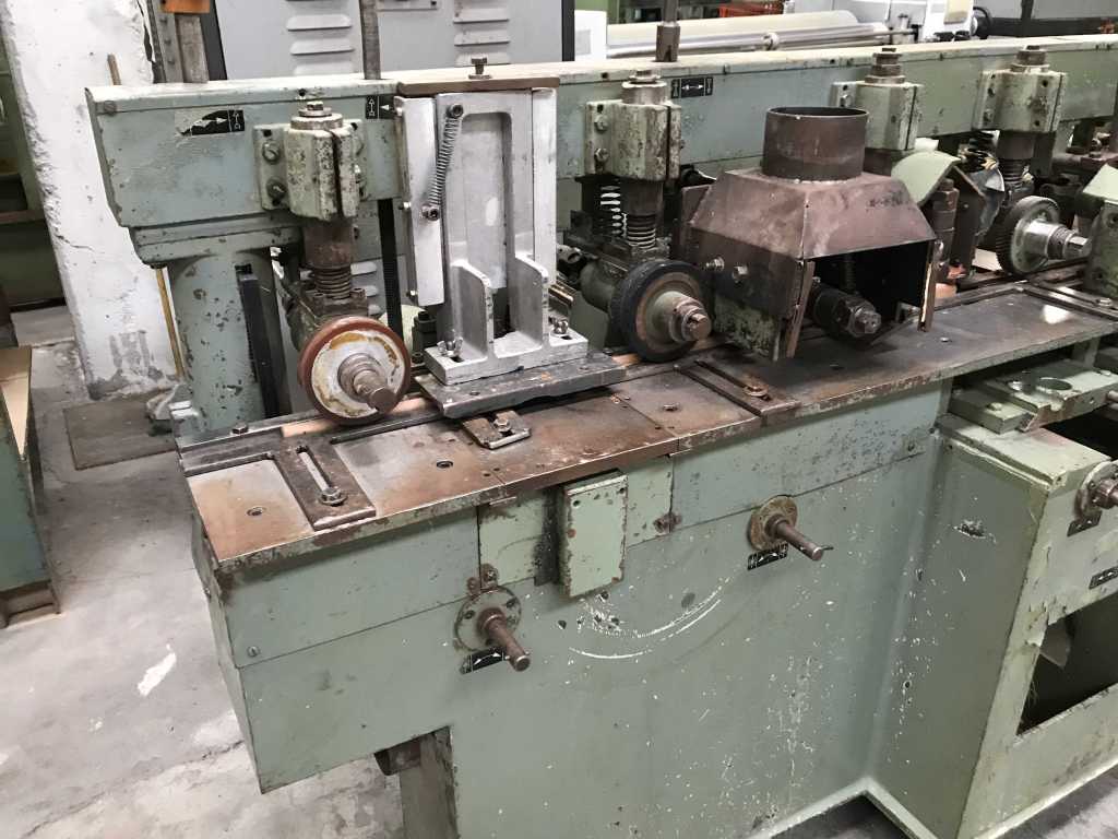 Usato Scorniciatrice marca Gubish attrezzata per pezzi tondi diam. 18mm (completa di utensili per altri diametri di pezzi tondi)