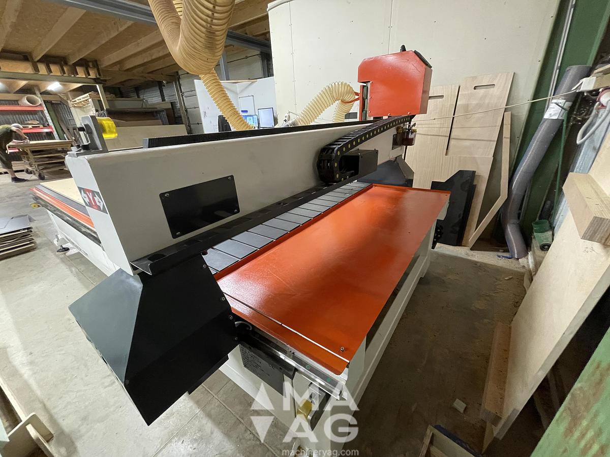Used 2022 Forsun CNC Machinery FS1530 3-axis CNC Router
