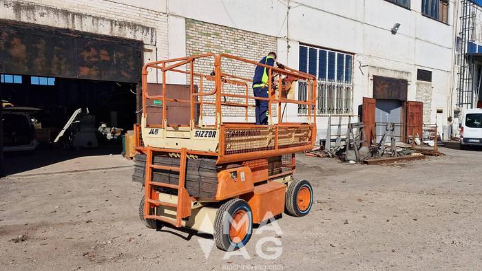Used JLG 3369
