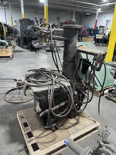 Used MOLDING MACHINE LVJS SQUEEZER