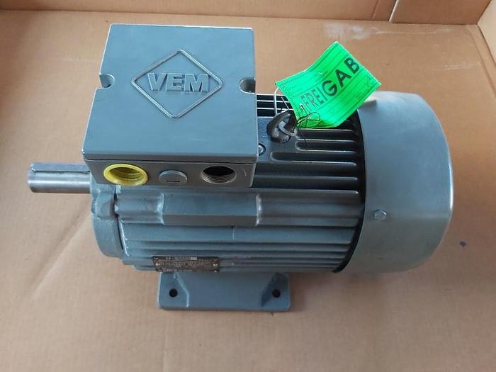 Elektromotor mit Fuss, IE2-WE1R 132S 2 TPM HW, 5,5 KW, 2915 rpm, VEM, neu -70%