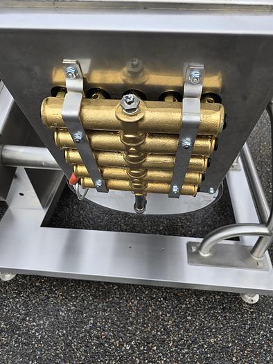 Used WORLD FAMOUS GROEN #DH80, 80 GAL. TILTING STEAM KETTLE, 2" TDO (TANGENT DRAW OFF VALVE), LIFT ON-LIFT OFF S/S COVER !