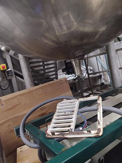 Used JOHN LENTZ 300 GAL. DIRECT STEAM JACKETED KETTLE, (#1041)