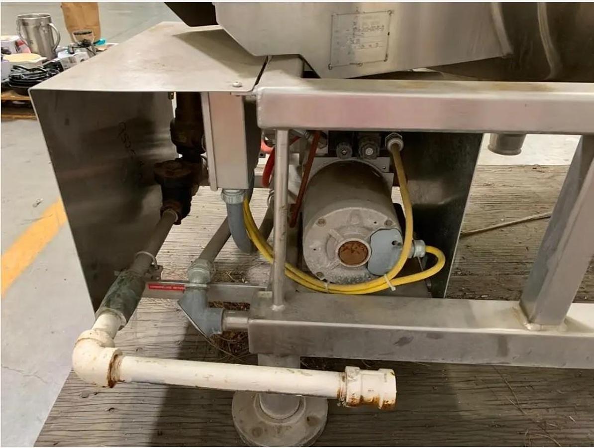 Used  WORLD FAMOUS: CLEVELAND RANGE #HAMKDL-150-CC-T-S, "150 GAL." TILTING COOK/CHILL STEAM KETTLE w/ HORIZONTAL AGITATION & SCRAPE SURFACE !