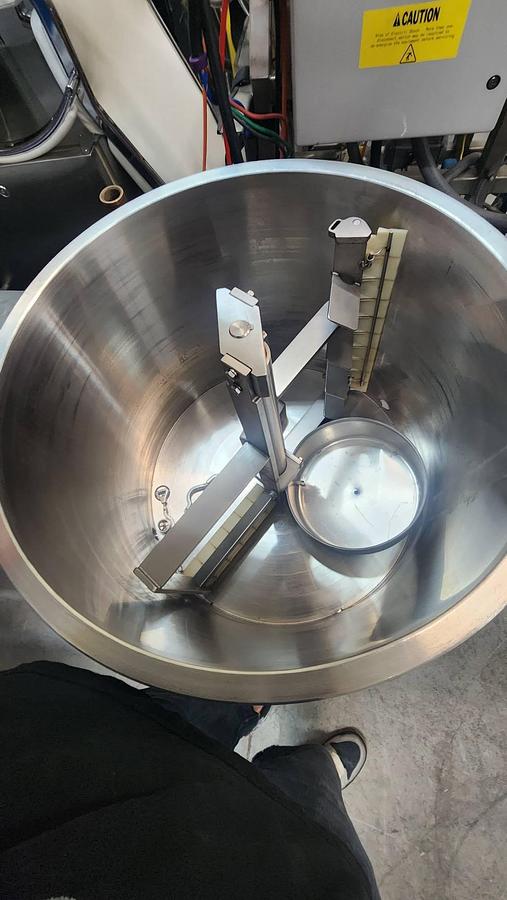 Used SAVAGE BROTHERS 450-LB CHOCOLATE PANNER TANK & PUMP, (#1072C)