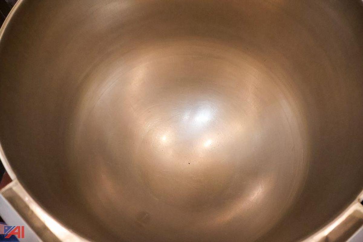 Used Share GROEN TDH/40-SP, 40 QT, NAT. GAS STEAM KETTLE ON STAINLESS STEEL SUPPORT DRAIN STAND (#1106)