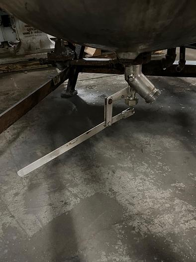 Used  WORLD FAMOUS LEE "200" GAL. DIRECT STEAM KETTLE WITH H.D. BOLT-DOWN TURN-WHEEL COVER LOCKING MECHANISM & 2" DRAIN OUTLET.