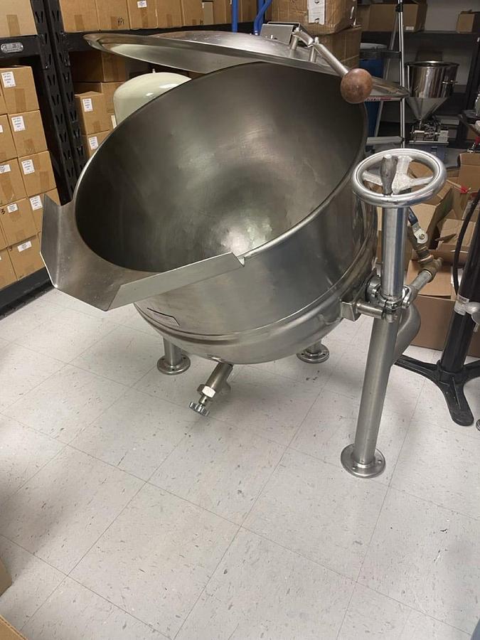 Used GROEN DL-100, 100 GAL. TILTING DIRECT STEAM KETTLE, 2" TANGENT DRAIN VALVE & POWER-AID "E-Z LIFT" STAINLESS STEEL COVER, #1137C.