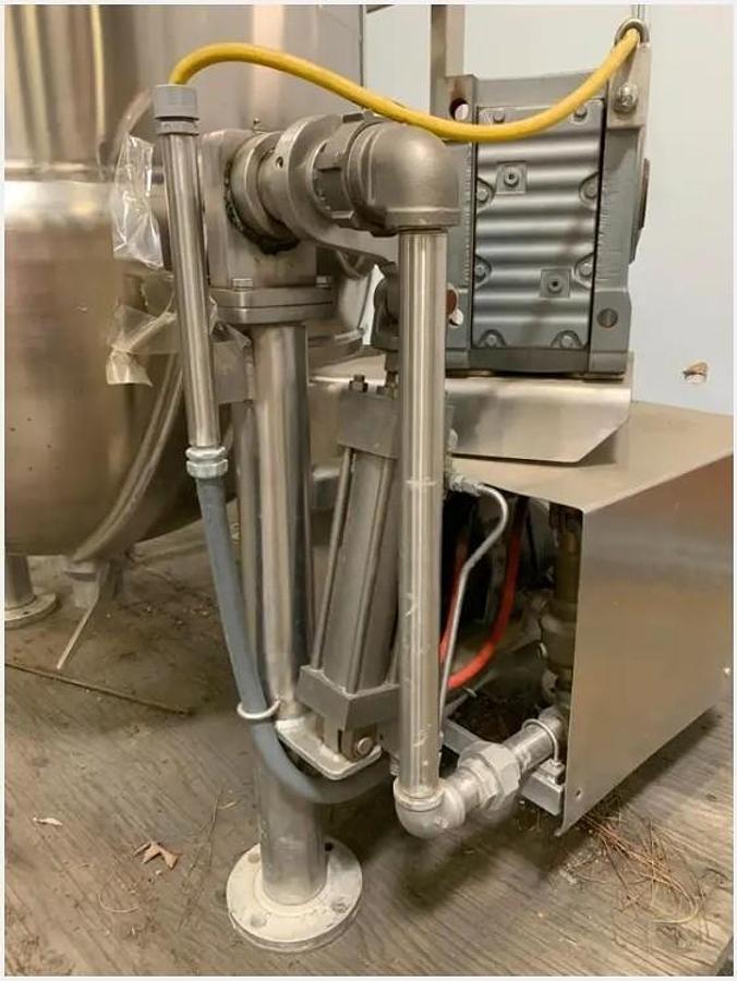 Used  WORLD FAMOUS: CLEVELAND RANGE #HAMKDL-150-CC-T-S, "150 GAL." TILTING COOK/CHILL STEAM KETTLE w/ HORIZONTAL AGITATION & SCRAPE SURFACE !