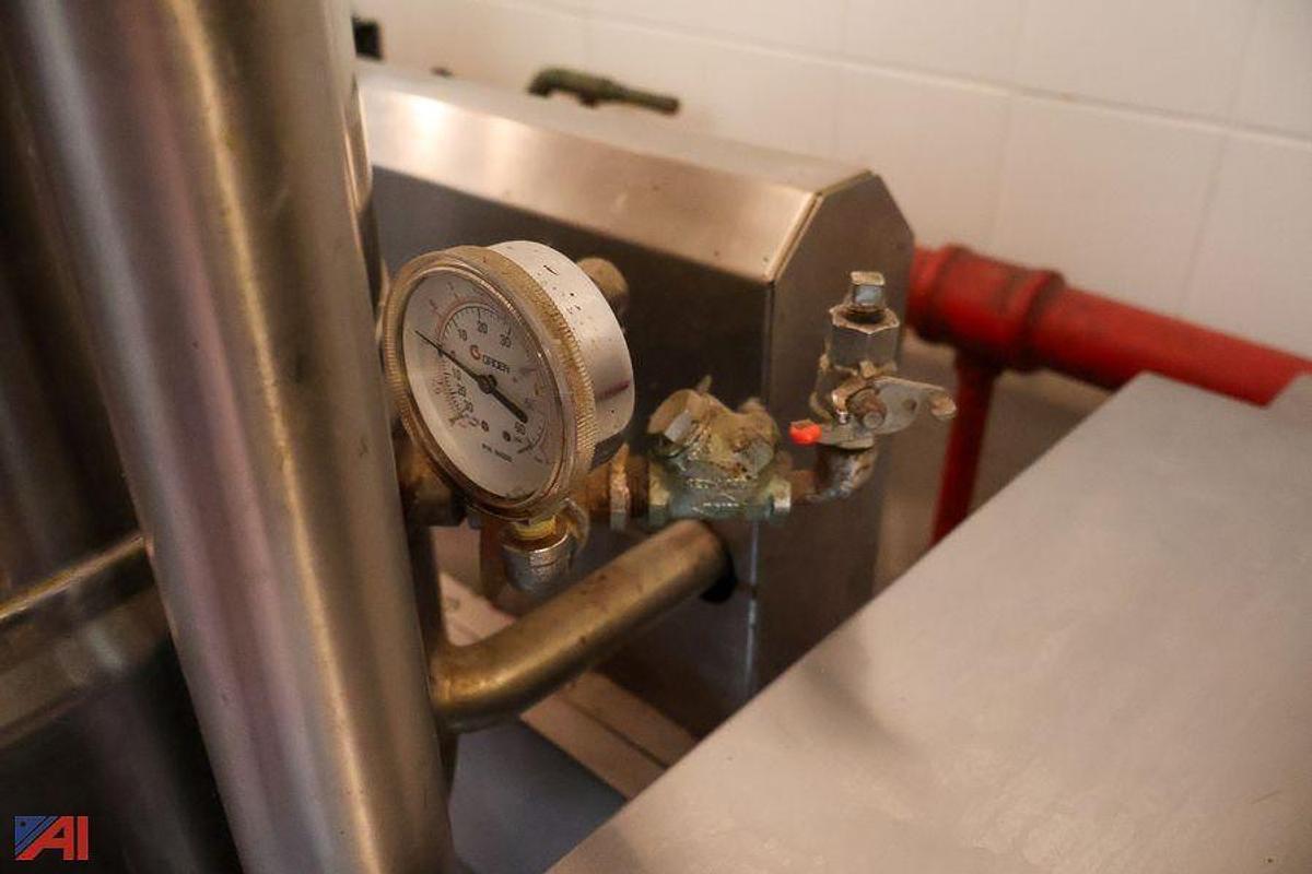 Used Share GROEN TDH/40-SP, 40 QT, NAT. GAS STEAM KETTLE ON STAINLESS STEEL SUPPORT DRAIN STAND (#1106)