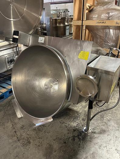 Used CLEVELAND RANGE #KGL-40-TSH SHORT BODY 40 GAL. TILTING STEAM KETTLE, NAT. GAS, 2" TDO, S/S E-Z LIFT SPRING LOADED COVER !   (#923)