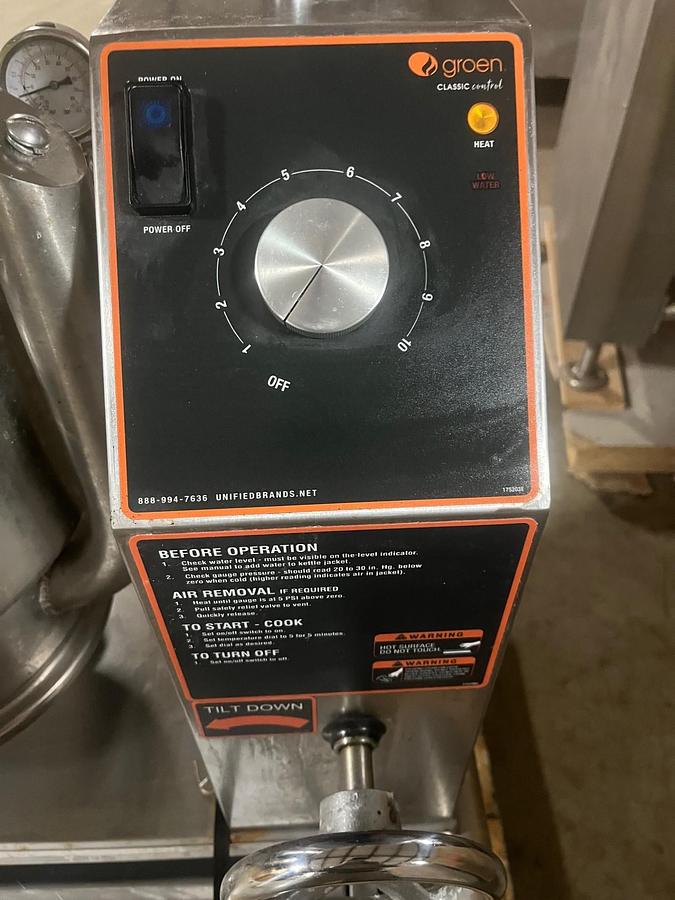 Used GROEN #TBBC-20C, 20 QT, 208V-3PH ELECTRIC, CRANK WHEEL TILTING STEAM KETTLE ON S/S STAND w/ PULL OUT DRAIN DRAWER.