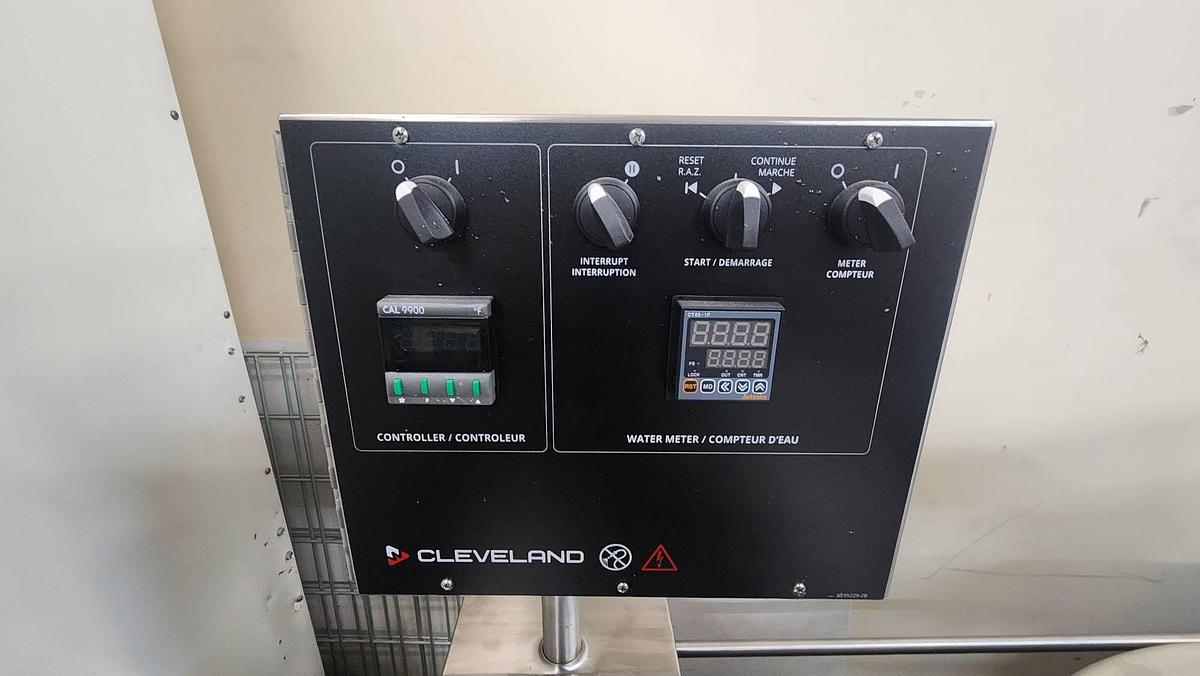 Used CLEVELAND RANGE #MKEL-40-T, TILTING, COOKER MIXER, SCRAPE SURFACE, STEAM KETTLE w/ WATER METER (#1073C).