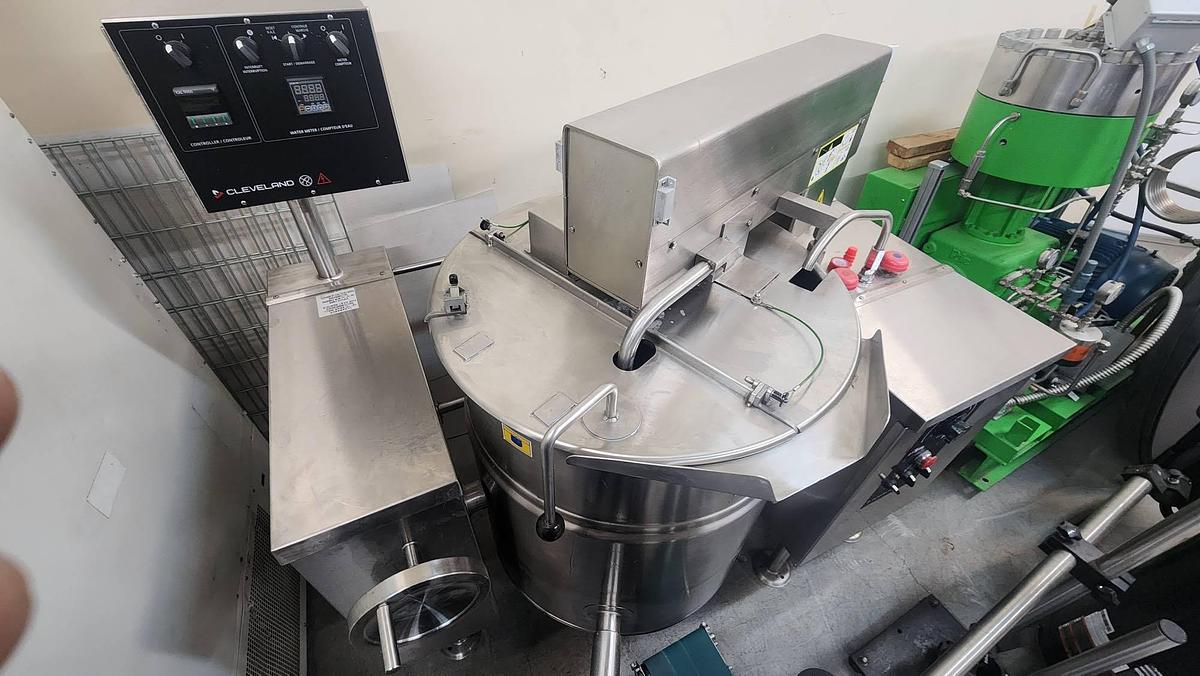 Used CLEVELAND RANGE #MKEL-40-T, TILTING, COOKER MIXER, SCRAPE SURFACE, STEAM KETTLE w/ WATER METER (#1073C).