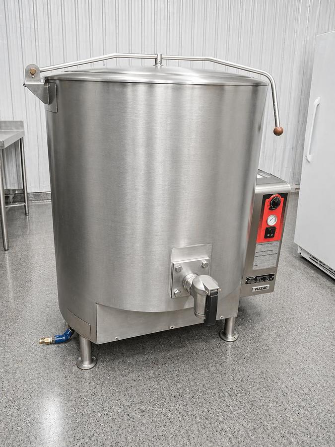 Used  VULCAN #GT100E, 100 GAL. FULLY JACKETED NAT. GAS STATIONARY STEAM KETTLE !