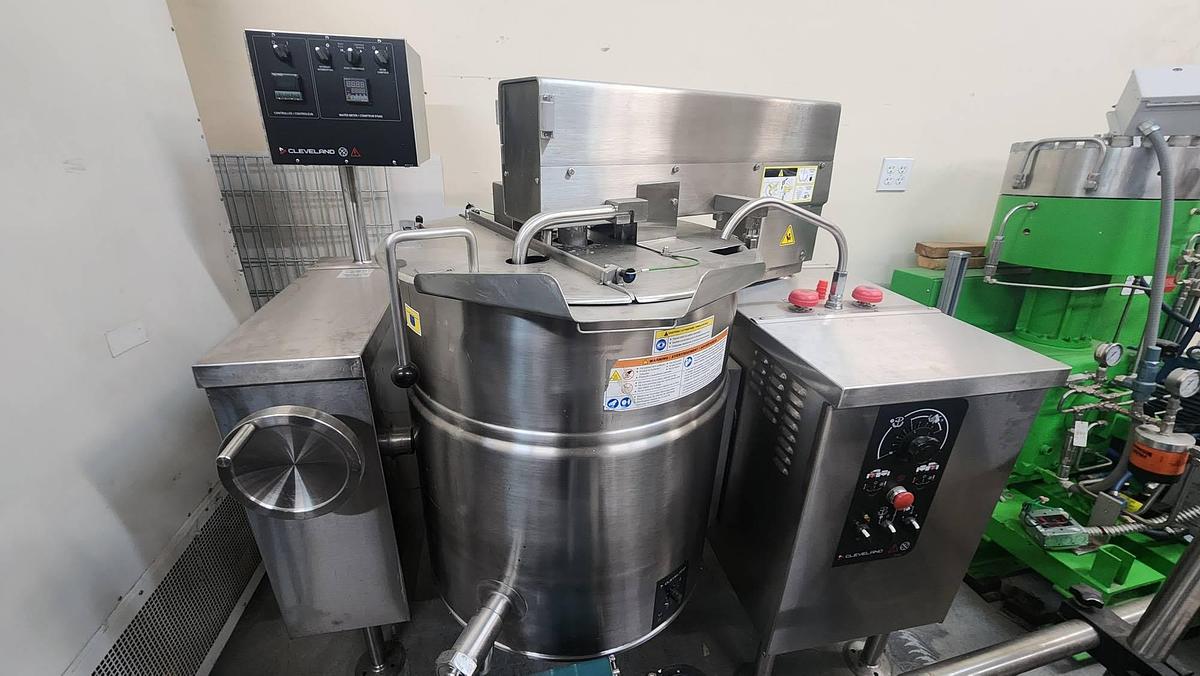 Used CLEVELAND RANGE #MKEL-40-T, TILTING, COOKER MIXER, SCRAPE SURFACE, STEAM KETTLE w/ WATER METER (#1073C).