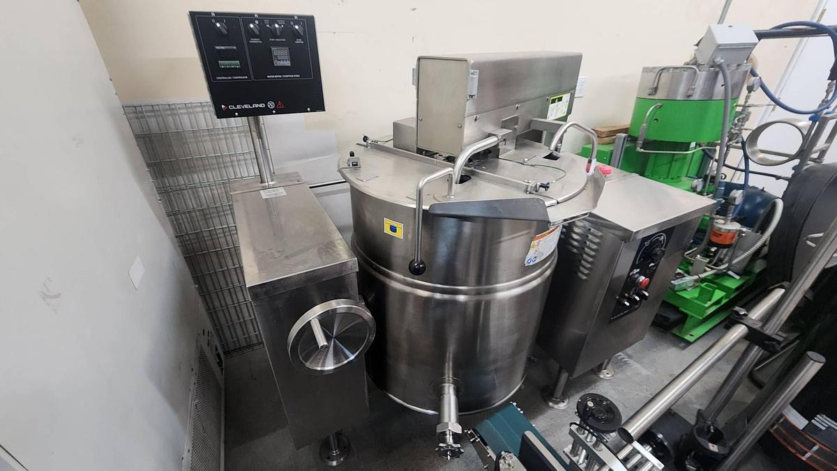 Used CLEVELAND RANGE #MKEL-40-T, TILTING, COOKER MIXER, SCRAPE SURFACE, STEAM KETTLE w/ WATER METER (#1073C).