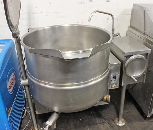 Used CLEVELAND RANGE KGL-40T, 40 GAL. GAS TILTING STEAM KETTLE, S/S COVER 2" TDO VALVE, (#988).