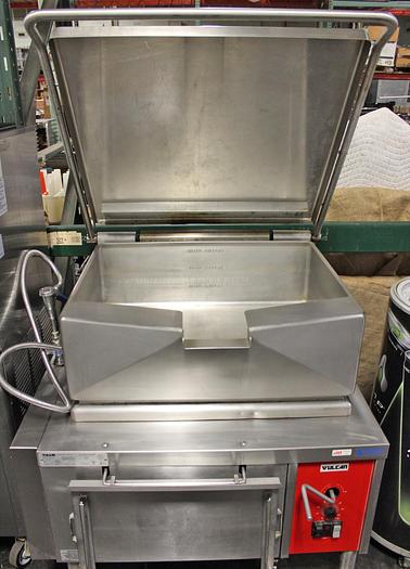 Used VULCAN VG30, 30 GAL. TILTING BRAISING PAN SKILLET NAT. GAS #890