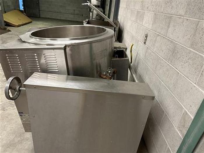 Used SOUTHBEND CROWN 60 GALLON TILTING SELF CONTAINED NATURAL GAS STEAM KETTLE w/ 2'' TANGENT DRAW OFF VALVE (#889C).
