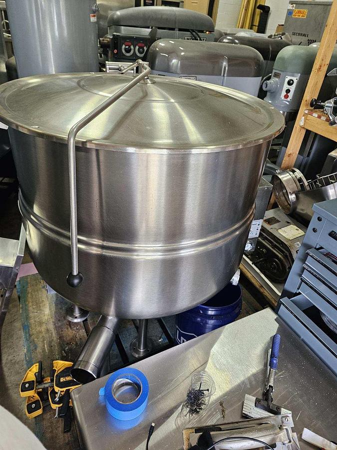 Used WORLD FAMOUS CLEVELAND RANGE #KGL-80, 80 GAL. STATIONARY, NAT. GAS SELF CONTAINED STEAM KETTLE w/ 3" TANGENT DRAW OFF VALVE !