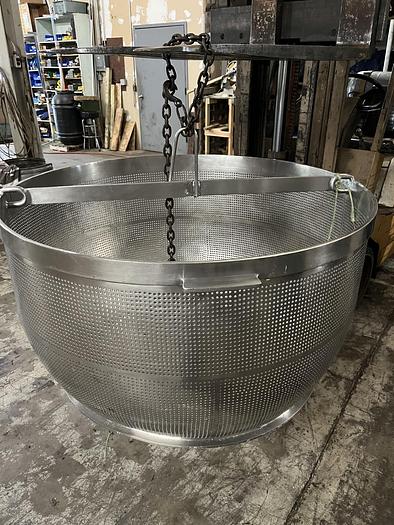 Used  WORLD FAMOUS LEE "200" GAL. DIRECT STEAM KETTLE WITH H.D. BOLT-DOWN TURN-WHEEL COVER LOCKING MECHANISM & 2" DRAIN OUTLET.