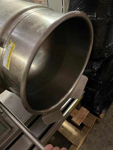 Used CLEVELAND RANGE "TWIN" 48 QT + 48 QT ELECTRIC SOUP STEAM KETTLE STATION ON STAINLESS STEEL STAND ! #900, #901.