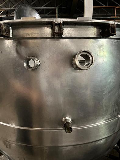 Used  WORLD FAMOUS LEE "200" GAL. DIRECT STEAM KETTLE WITH H.D. BOLT-DOWN TURN-WHEEL COVER LOCKING MECHANISM & 2" DRAIN OUTLET.