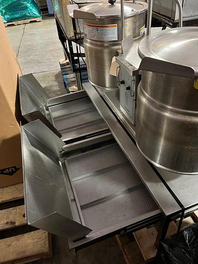 Used CLEVELAND RANGE "TWIN" 48 QT + 48 QT ELECTRIC SOUP STEAM KETTLE STATION ON STAINLESS STEEL STAND ! #900, #901.