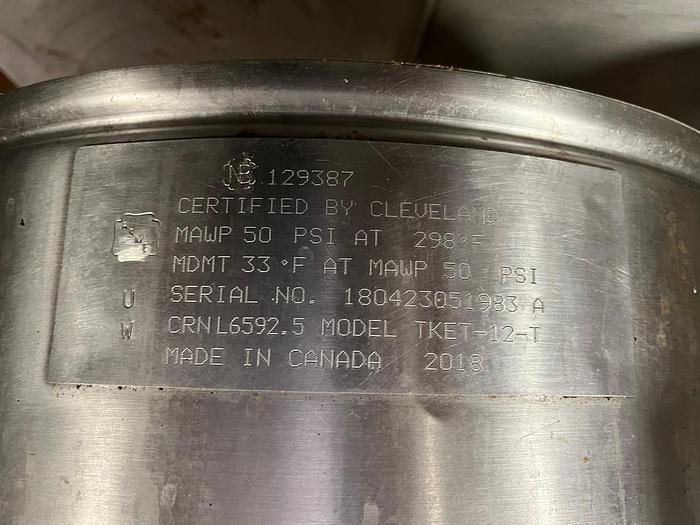 Used CLEVELAND RANGE "TWIN" 48 QT + 48 QT ELECTRIC SOUP STEAM KETTLE STATION ON STAINLESS STEEL STAND ! #900, #901.