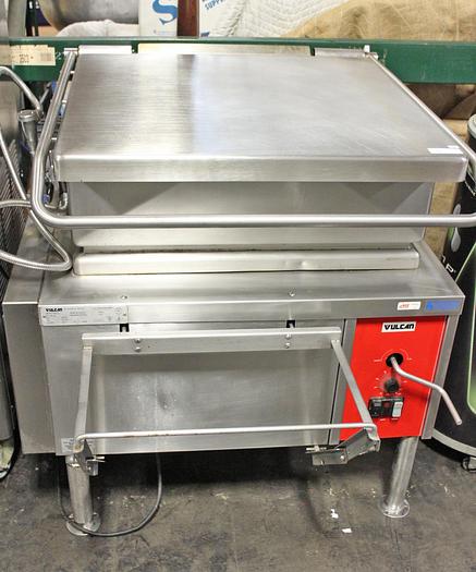 Used VULCAN VG30, 30 GAL. TILTING BRAISING PAN SKILLET NAT. GAS #890