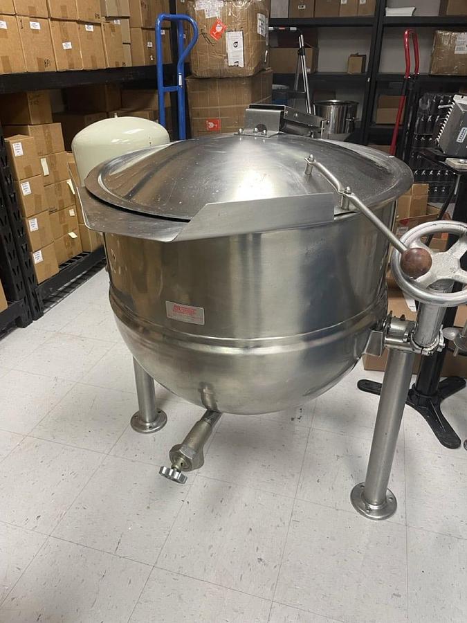 Used  GROEN DL-100, 100 GAL. TILTING DIRECT STEAM KETTLE, 2" TANGENT DRAIN VALVE & POWER-AID "E-Z LIFT" STAINLESS STEEL COVER, #1137C.