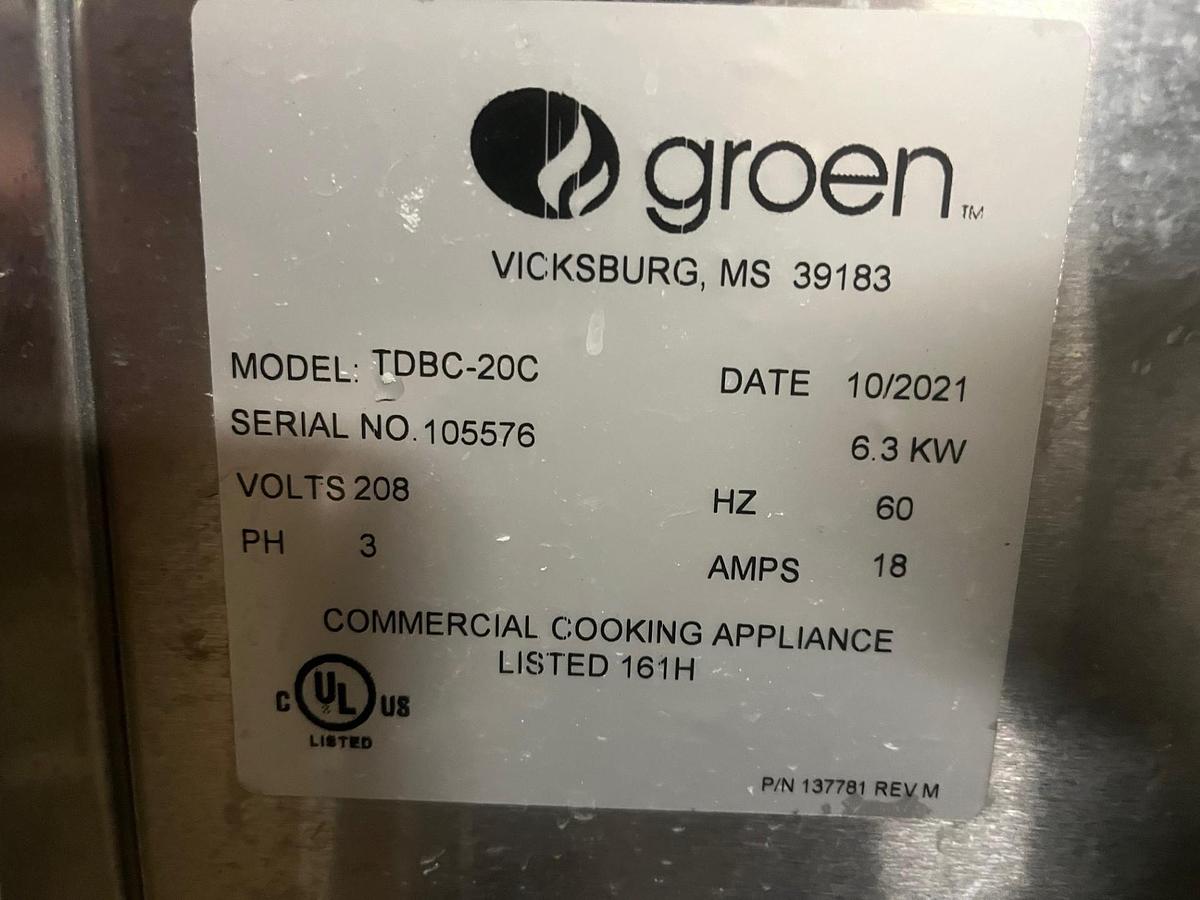 Used GROEN #TBBC-20C, 20 QT, 208V-3PH ELECTRIC, CRANK WHEEL TILTING STEAM KETTLE ON S/S STAND w/ PULL OUT DRAIN DRAWER.