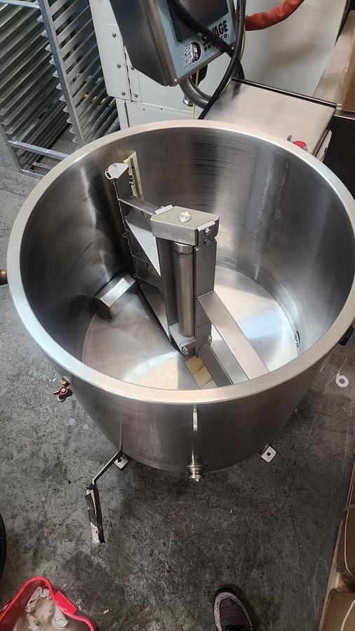 Used SAVAGE BROTHERS 450-LB CHOCOLATE PANNER TANK & PUMP, (#1072C)