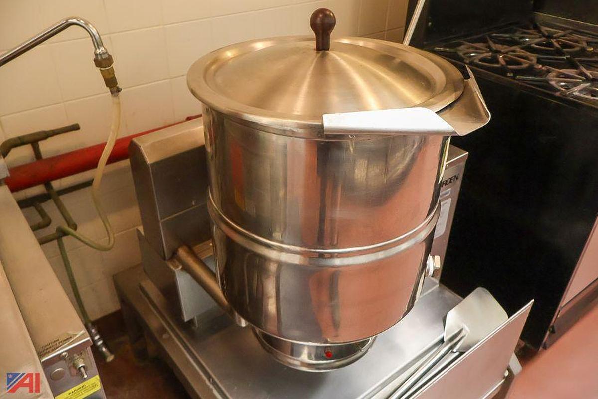 Used Share GROEN TDH/40-SP, 40 QT, NAT. GAS STEAM KETTLE ON STAINLESS STEEL SUPPORT DRAIN STAND (#1106)