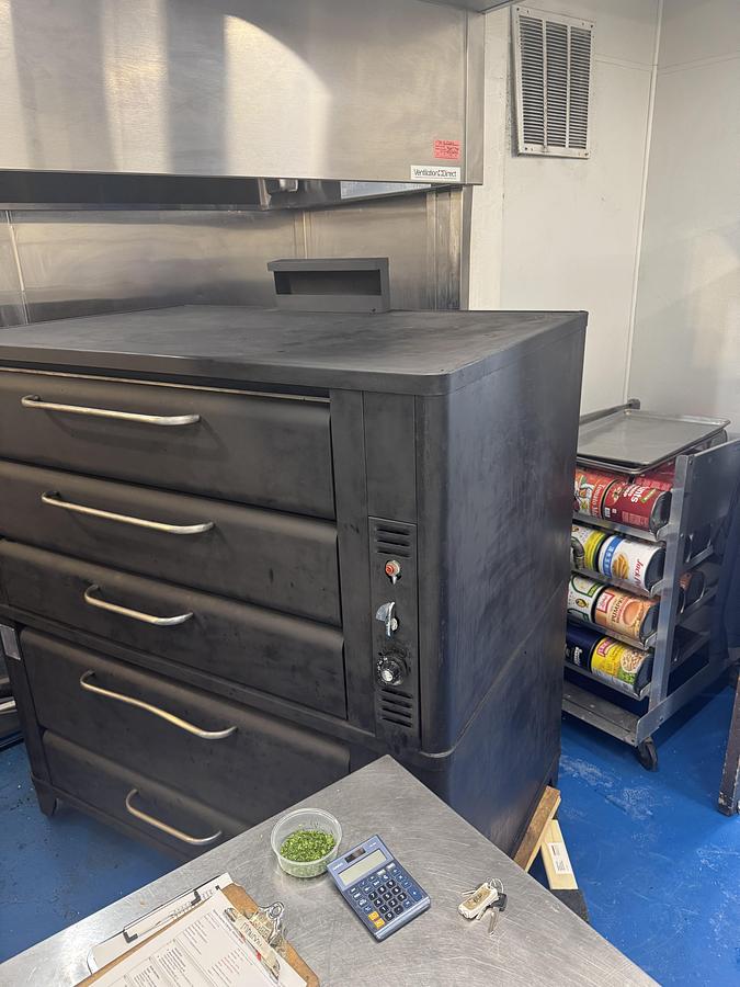 Used WORLD FAMOUS BLODGETT #951 & 981 BAKE, BREAD, PIZZA, ROAST OVENS. (#1048C)