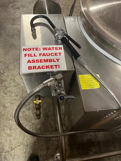 Used CLEVELAND RANGE #KGL-40-TSH SHORT BODY 40 GAL. TILTING STEAM KETTLE, NAT. GAS, 2" TDO, S/S E-Z LIFT SPRING LOADED COVER !   (#923)