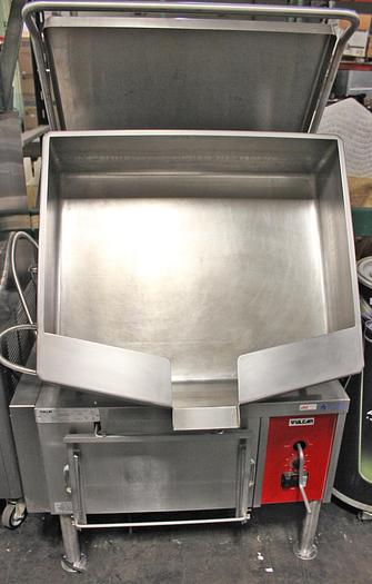 Used VULCAN VG30, 30 GAL. TILTING BRAISING PAN SKILLET NAT. GAS #890