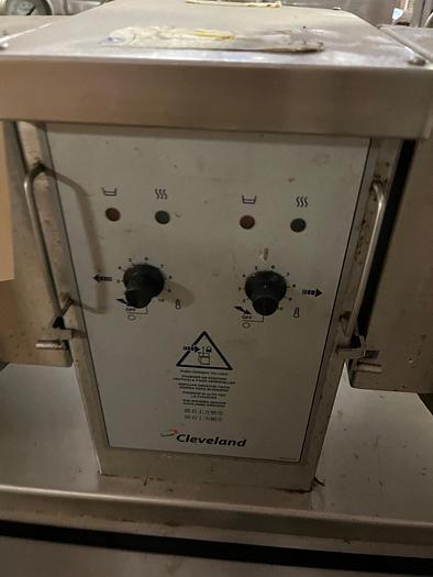 Used CLEVELAND RANGE "TWIN" 48 QT + 48 QT ELECTRIC SOUP STEAM KETTLE STATION ON STAINLESS STEEL STAND ! #900, #901.