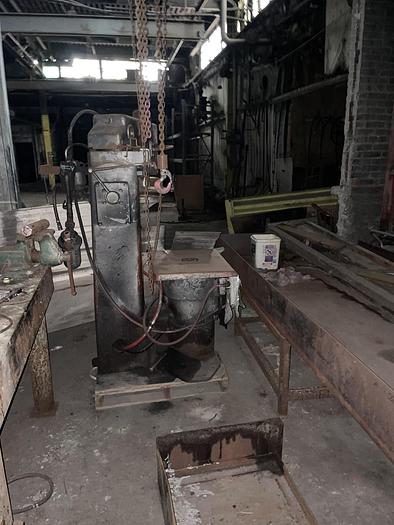 Used BRITISH MOLDING MACHINE SQUEEZER