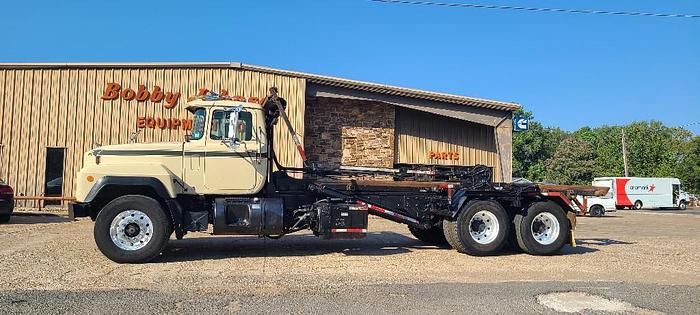 Used 1995 Mack Trucks, Incorporated RD690S