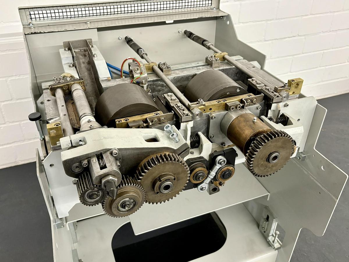 Gebraucht Überholung KOLBUS Hotmelt Rückenleimwerk