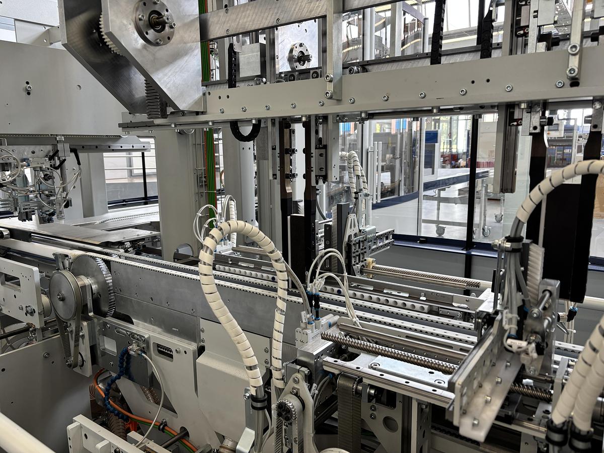 Gebraucht KOLBUS BOX LINE WRAPPER BLW 200 + KOLBUS BOX LINE TAPER BLT 200