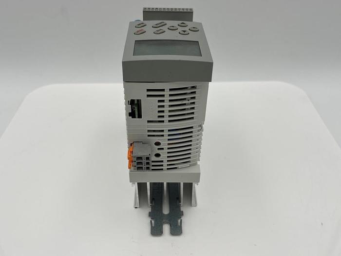 Gebraucht LENZE E82EV371_2C Frequenzumrichter 0056.3511