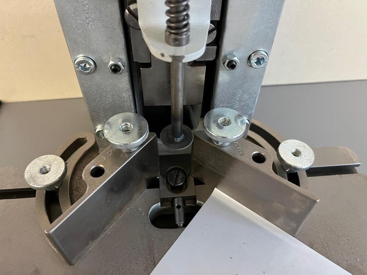 Gebraucht KOLBUS ECK Eckenabstoßgerät