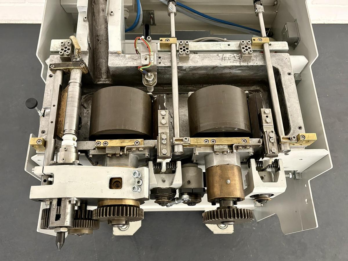 Gebraucht Überholung KOLBUS Hotmelt Rückenleimwerk